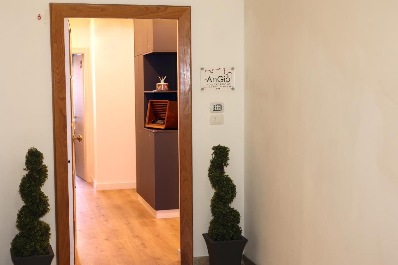 Angio Holiday Rooms نابولي المظهر الخارجي الصورة