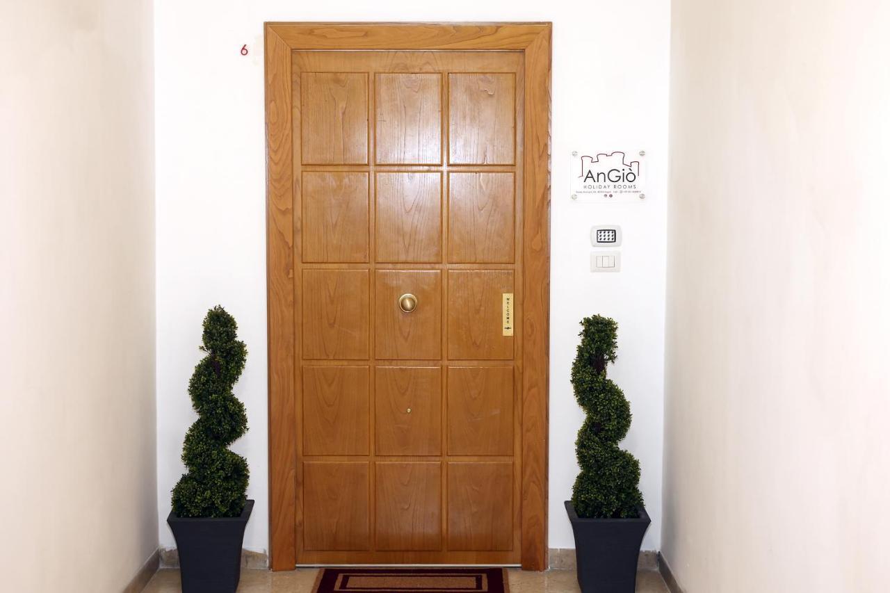 Angio Holiday Rooms نابولي المظهر الخارجي الصورة